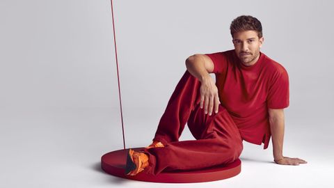 Adem&aacute;s de sus caracter&iacute;sticas baladas, en &laquo;KM0&raquo; Pablo Albor&aacute;n se acerca al pop, a los ritmos urbanos y hasta al &laquo;country&raquo;.