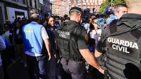  Efectivos de seguridad velan por la integridad de la 85 edicin del Descenso Internacional del Sella, con su tradicional recorrido entre Arriondas y Ribadesella a lo largo de veinte kilmetros, este sbado en Arriondas (Asturias)