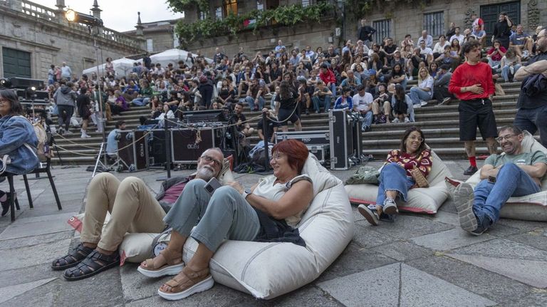 Imaxe de asistentes a Curtocircu&iacute;to na &uacute;ltima edici&oacute;n nunha das sesi&oacute;ns da Praza da Quintana