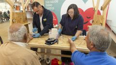 Reciente campa�a de medici�n de la tensi�n y de la glucosa, en Carballo