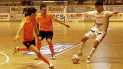 Pirata, con el bal�n, fue el gran protagonista del encuentro al firmar un triplete