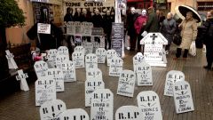 La asociaci�n ha recordado el nombre de las v�ctimas de la violencia machista de la �ltima d�cada.