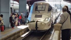 Imagen de archivo de un tren Ferrol-A Coru�a que choc� contra un �rbol