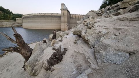 El embalse de Belesar, en una foto tomada en agosto pasado, es propiedad de Naturgy