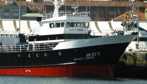 Imagen del pesquero remolcado