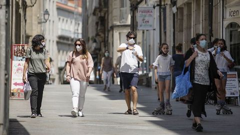 Vecinos de la ciudad, entre Santa Eufemia y la Praza Maior