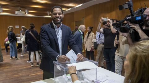 l candidato de Vox a la Generalitat, Ignacio Garriga, vot en el Centro Cvico Villa Florida.
