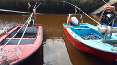 La marea roja en su momento de m�xima intensidad por proliferaci�n de Alexandrium minutum en la d�rsena de Campelo, en Poio