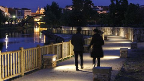 Las luces incrustadas al muro ser�n sustituidas entre el Malec�n y el puente viejo