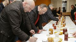 Los propios apicultores valoraron el aspecto general, el color, el aroma y el sabor de todas las muestras. 