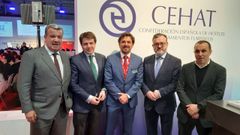 Jos� Luis �valrez Almedia, Alfredo Garc�a Quintana y Fernando Corral, con los responsables de CEHAT. 
