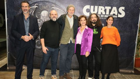 Premiados de honra do Curtas xunto co director do festival, Luis Miguel Rosales, e representantes do Concello de Vilagarc�a