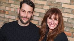 El dise�adora Simon Porte Jacquemus, con la actriz Julia Roberts