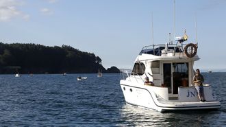 Pescadores recreativos en la r�a de Viveiro, en una imagen de archivo