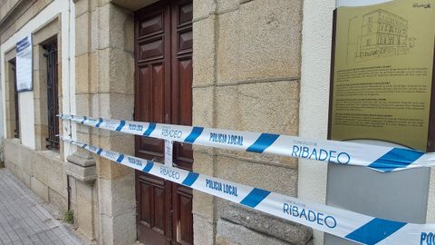 Los accesos al hospital asilo permanecen precintados por la Polic�a Municipal de Ribadeo