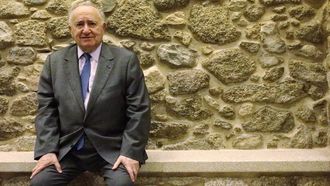 Xes&uacute;s Alonso Montero, retratado na s&uacute;a etapa como presidente da Real Academia Galega.