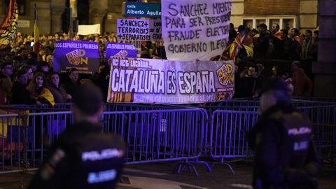 Novena noche consecutiva de protestas en Ferraz contra la ley de amnist�a