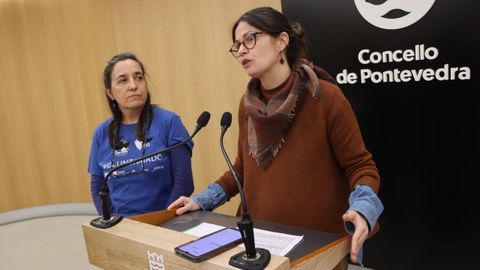 Pepa Vzquez, coordinadora de la oeneg Boa Vida, con la concejala de Benestar Social Anabel Gulas, este lunes en el Concello de Pontevedra