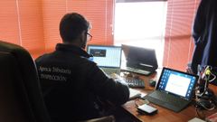 Un inspector de la Agencia Tributaria durante un control