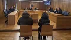 La madre de la v�ctima, M.E.V., y el hombre que pagaba para violarla, M.F.S., aceptaron penas reducidas este jueves en el juicio, celebrado en la Audiencia Provincial de Lugo