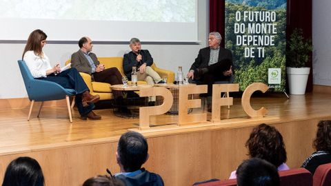 De izquierda a derecha, Xiana Albor; Alfredo Fern�ndez Ri�s; Jos� Luis Chan, y Enrique Valero