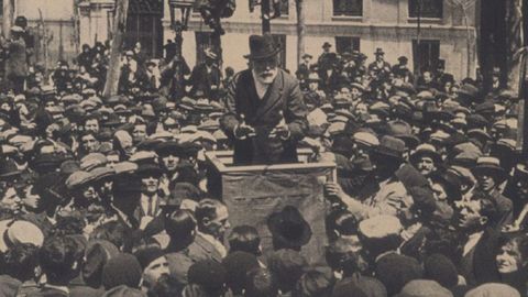 Pablo Iglesias en un mitin en Barcelona, en 1910