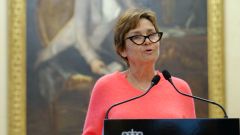 La alcaldesa de Gij�n, Carmen Moriy�n, pronuncia unas palabras durante el tradicional brindis de fin de a�o con los periodistas, este martes