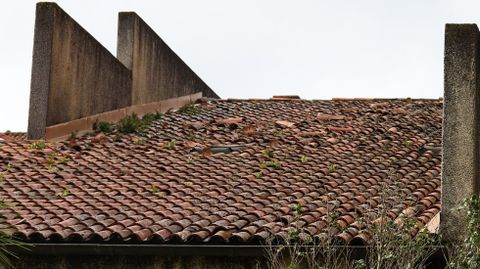 Estado de la cubierta del centro de salud de Santa Comba