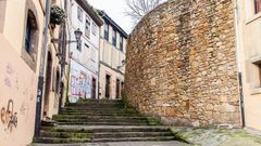 Escaleras de la calle Ildefonso Mart�nez, en el Oviedo Antiguo. El ayuntamiento reparar� los escalones, muy deteriorados