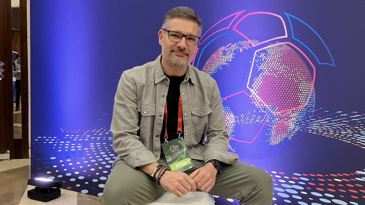 Carlos Hugo García Bayón: ««Hay 25 nacionalidades diferentes en el staff de nuestra academia, una riqueza»