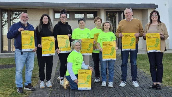 Representantes del Concello, la junta local de la AECC y Tempo, entre otros, en la presentaci�n de la cita en A Laracha