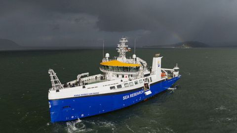 El nuevo oceanogr�fico realizando pruebas en la r�a de Vigo.