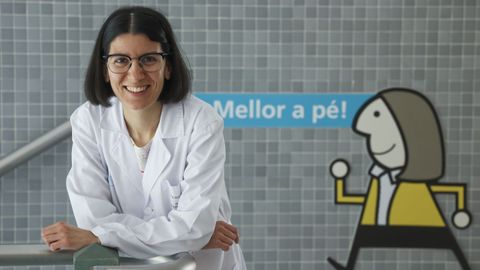 Esther García Santiso, mir de familia, en el centro de salud de Pontedeume, donde cubrirá una usencia por la excedencia de una profesional
