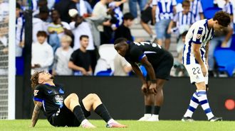 Mario Soriano y Bil Nsongo se lamentan al terminar el partido de Anoeta