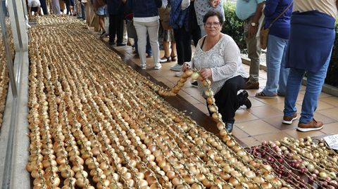 Yudith dos Reis Fernández, ganadora del concurso de la ristra más larga en Sanxenxo con 192,10 metros