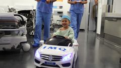 Al quir�fano, mejor en un coche de juguete