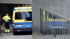Ambulancias en el entorno del Hospital Montecelo, en Pontevedra