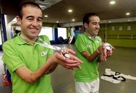 Vidal muestra la presea de plata que conquist� en el europeo disputado en Turqu�a. 