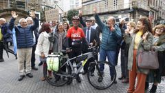Eladio Paz recibido por familiares y amigos a su llegada a Pontevedra