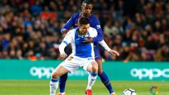 Omar Ramos protege el bal�n ante Semedo en un Bar�a-Legan�s