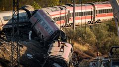Labores de rescate en el lugar del accidente ferroviario de Toledo.