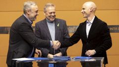 El gerente del Sergas y el conselleiro de Sanidade, con el gerente del �rea sanitaria de Pontevedra y O Saln�s, Jos� Flores (a la derecha)