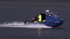 Personal del p�sito noi�s evaluando sus bancos