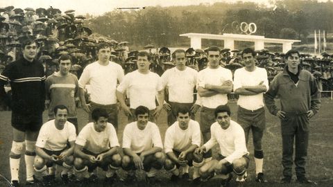 Surez llegara a vestir la camiseta del Ponteceso (junto a Veloso y Pellicer) durante un amistoso con motivo de la inauguracin del Municipal de Ponteceso en 1969.