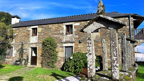 La vivienda principal del complejo del lugar de O Regueiro