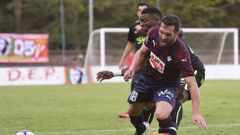 Dani Ndi ve la luz al final del t�nel.Ndi pugna un bal�n