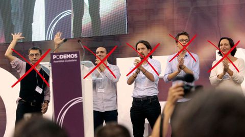 De izquierda a derecha, Juan Carlos Monedero, Luis Alegre, Pablo Iglesias, ��igo Errej�n y Carolina Bescansa en la asamblea ciudadana de Podemos en octubre del 2014.