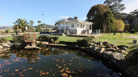 El restaurante del parque Pernas Pen, de Viveiro, se emplaza en uno de los sitios privilegiados de A Maria, junto a la playa de Covas