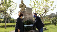 Ofrenda floral ante el monumento de Domingo Font�n, en Portas