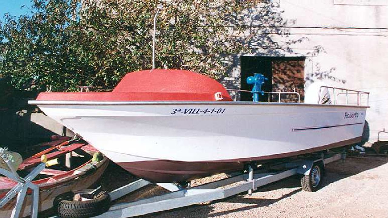 Portos de Galicia pone en venta directa una planeadora incautada en Tragove